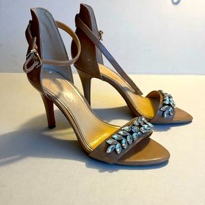 Jessica Simpson shoe size 6